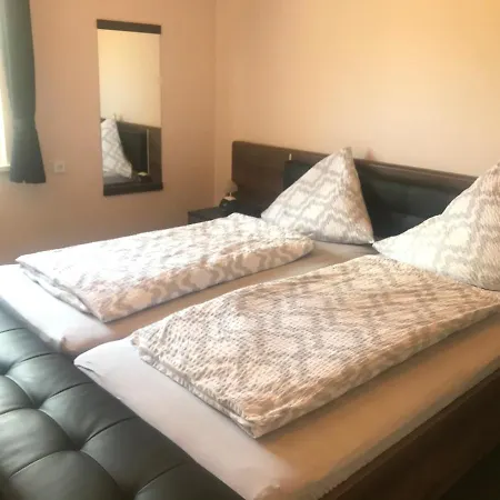 Haus Lowe Апартаменты Зенхайм