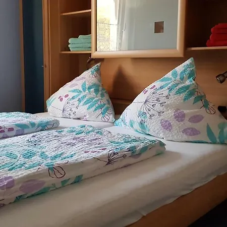 Апартаменты Haus Lowe Зенхайм