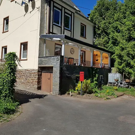 Haus Lowe Апартаменты Зенхайм